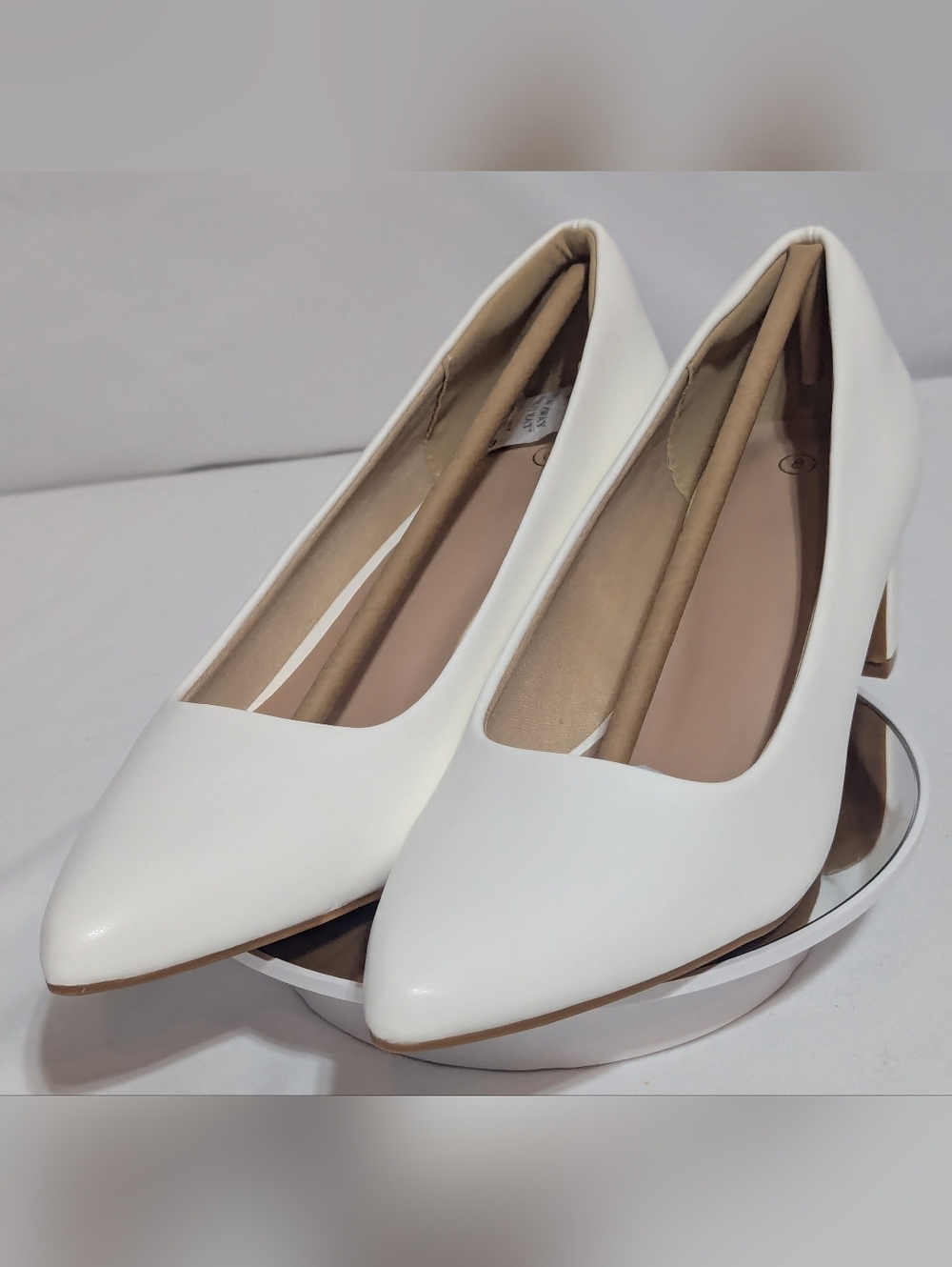 PENNYSUE Womens Pointed Toe Pumps 2 in
